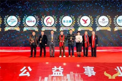 弘扬劳模精神 争当时代先锋 访全国优秀民营企业家 —肖显盛