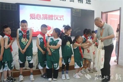 巴东县红鹰成品油董事长肖显盛：公益路上的温暖行者