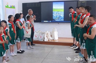 巴东县红鹰成品油董事长肖显盛：公益路上的温暖行者