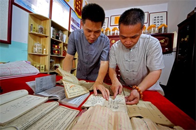 探寻余门医派中医老字号土将军膏药穴位敷贴技术百年传承的历史