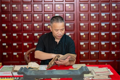 探寻余门医派中医老字号土将军膏药穴位敷贴技术百年传承的历史