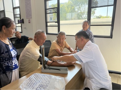 杏林薪火暖桑榆 盟动乡间传岐黄