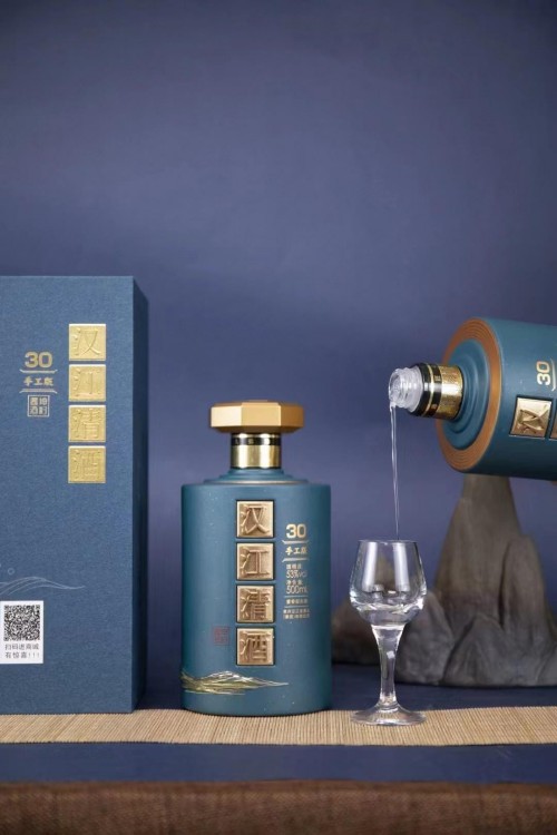 汉江清酒：千年诗韵酿新香，跨界创客的酒业传奇