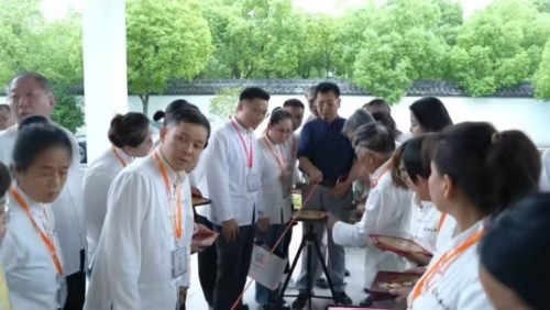 四十年演易路：儒易轩的易学传承与当代实践