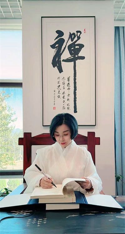 紫微斗数与梅花易数传承人 欧阳修后裔---欧阳萍萍