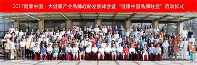 《世界治癌王一周和平》女人碾压全球医朮界根治好各类癌症疑难杂症 2025年度行业楷模人物特别报道&2026喜迎元旦特别报道