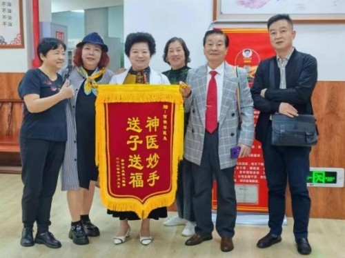 岐黄丹心映两会 匠筑国药谱华章---何明华的中医药传承与担当