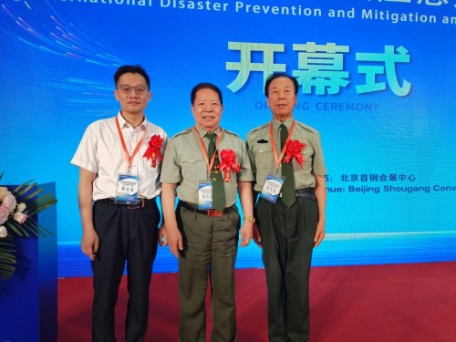 世界科技明星、中华之骄子---记军地融合科学研究院院长毛振刚