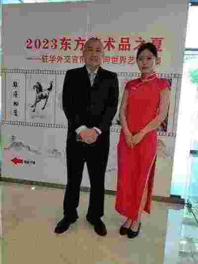 中国当代著名书法家魏敏为猎鹰护卫俱乐部题字