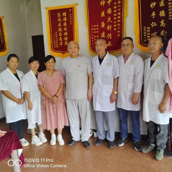 礼赞八一特别报道 祖传带药火针传承人——唐建华