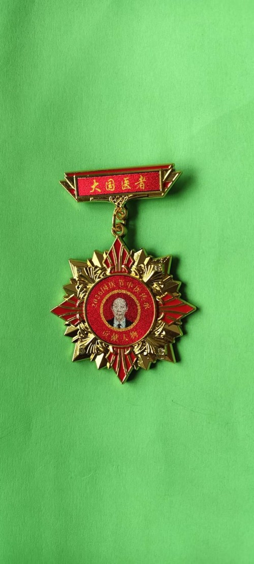 中国著名医学专家李明与他的龙凤福寿参传奇